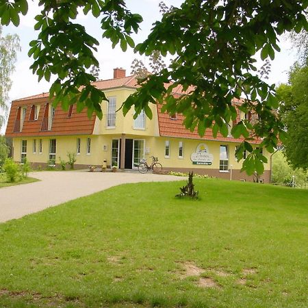 Landhotel Am Peetscher See Миров Экстерьер фото