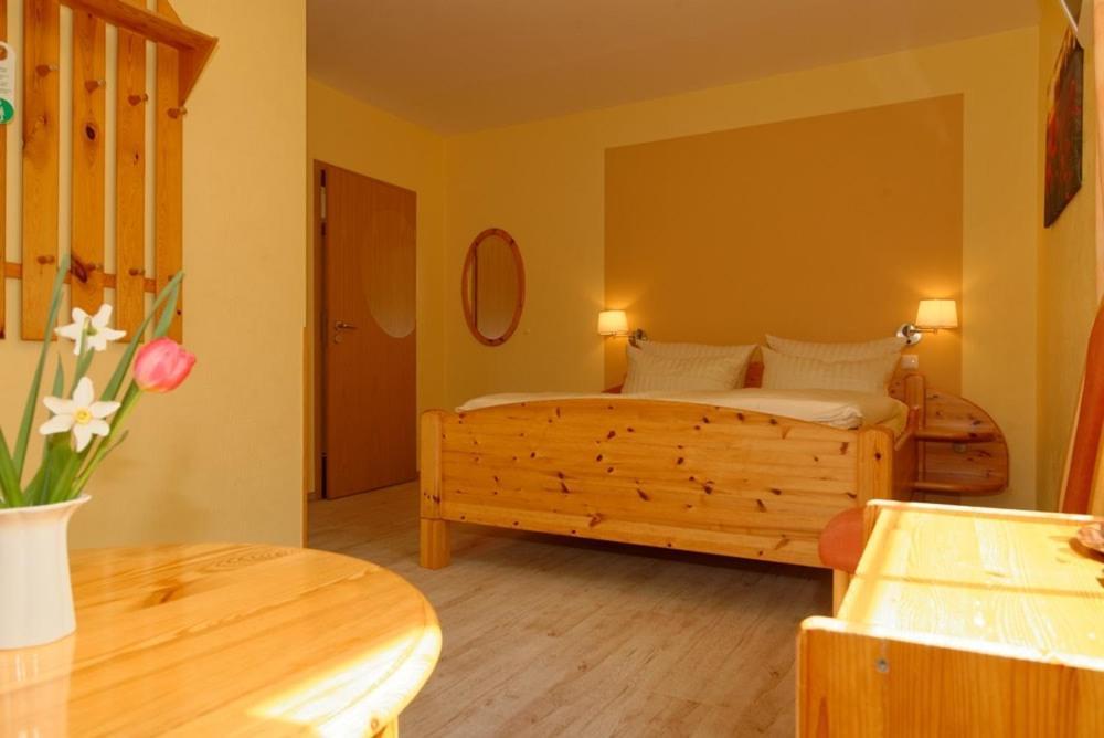 Landhotel Am Peetscher See Миров Экстерьер фото