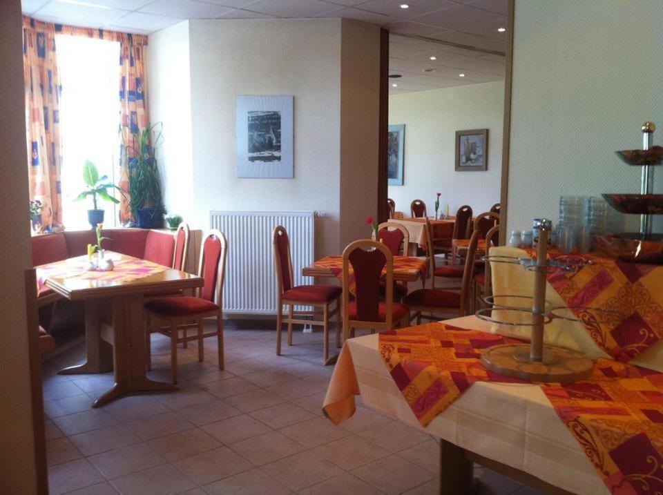 Landhotel Am Peetscher See Миров Экстерьер фото
